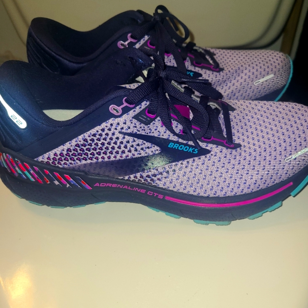 Brooks Adrenaline GTS 22 Size 8 Purple/Pink/Teal